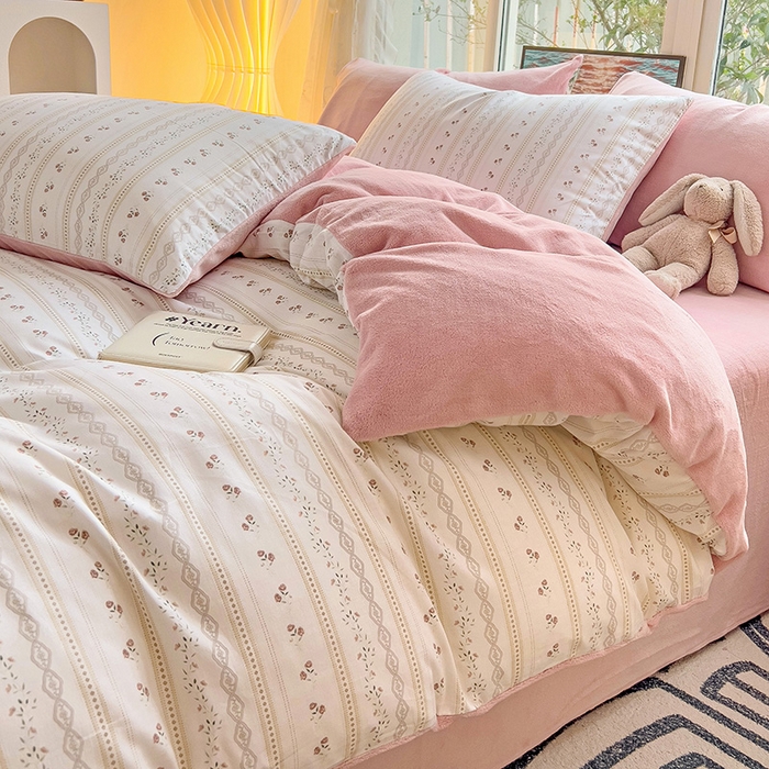 91家纺网 家纺一手货源 找家纺 捌月 2025新款棉加绒A版13372全棉B版高克重牛奶绒四件套直播新品 樱桃花开