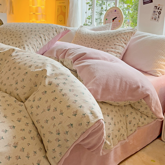 91家纺网 家纺一手货源 找家纺 捌月 2025新款棉加绒A版13372全棉B版高克重牛奶绒四件套直播新品 花西子