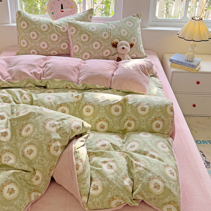 91家纺网 家纺一手货源 找家纺 捌月 2025新款棉加绒A版13372全棉B版高克重牛奶绒四件套直播新品 赫本