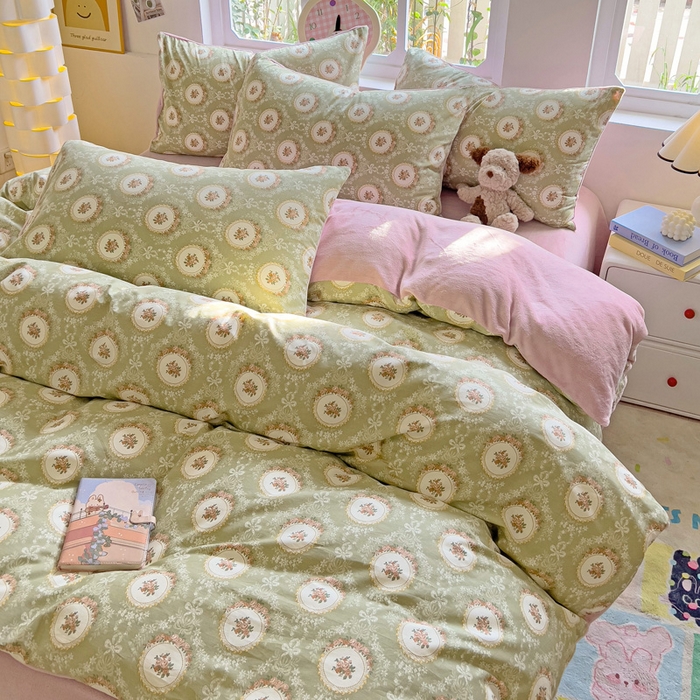 91家纺网 家纺一手货源 找家纺 捌月 2025新款棉加绒A版13372全棉B版高克重牛奶绒四件套直播新品 赫本