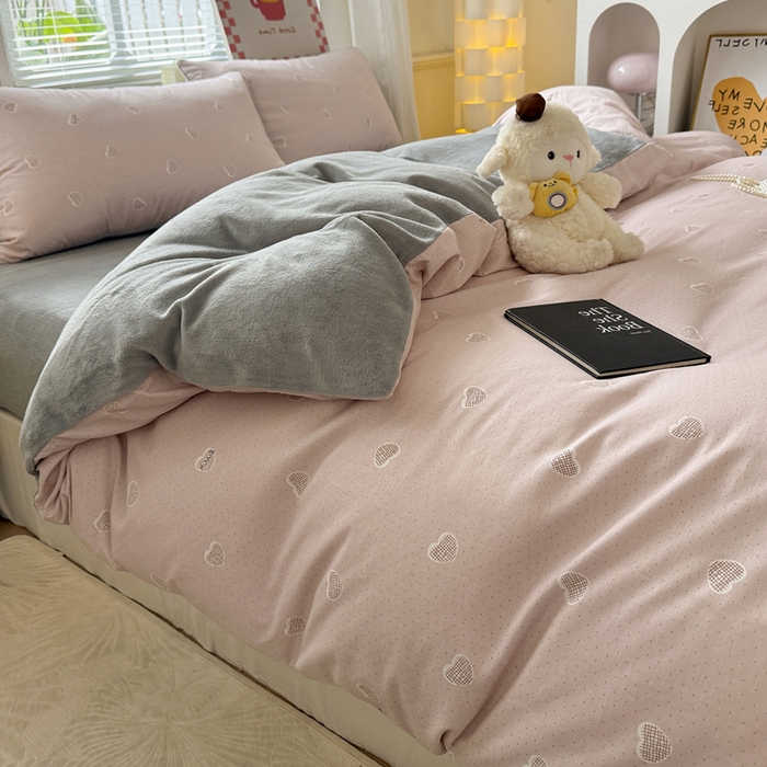 91家纺网 家纺一手货源 找家纺 捌月 2025新款棉加绒A版13372全棉B版高克重牛奶绒四件套直播新品 心语