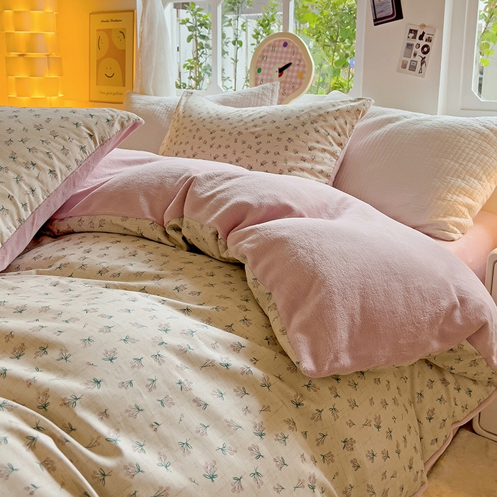 91家纺网 家纺一手货源 找家纺 捌月 2025新款棉加绒A版13372全棉B版高克重牛奶绒四件套直播新品 花西子