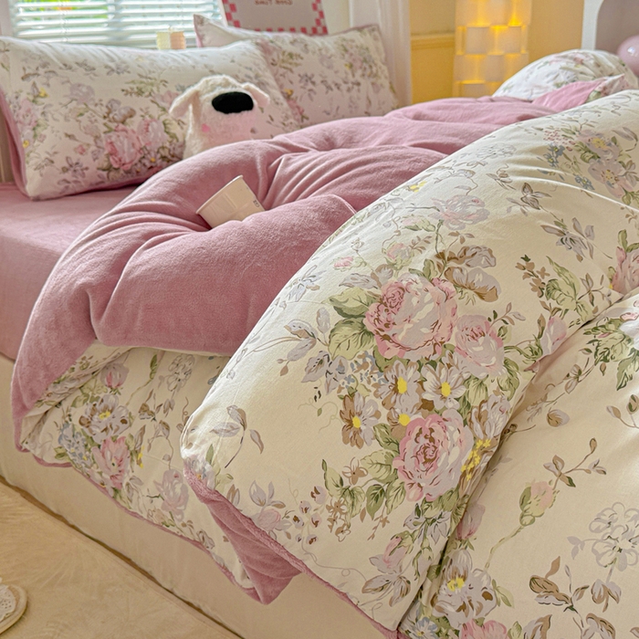 91家纺网 家纺一手货源 找家纺 捌月 2025新款棉加绒A版13372全棉B版高克重牛奶绒四件套直播新品 薇薇安