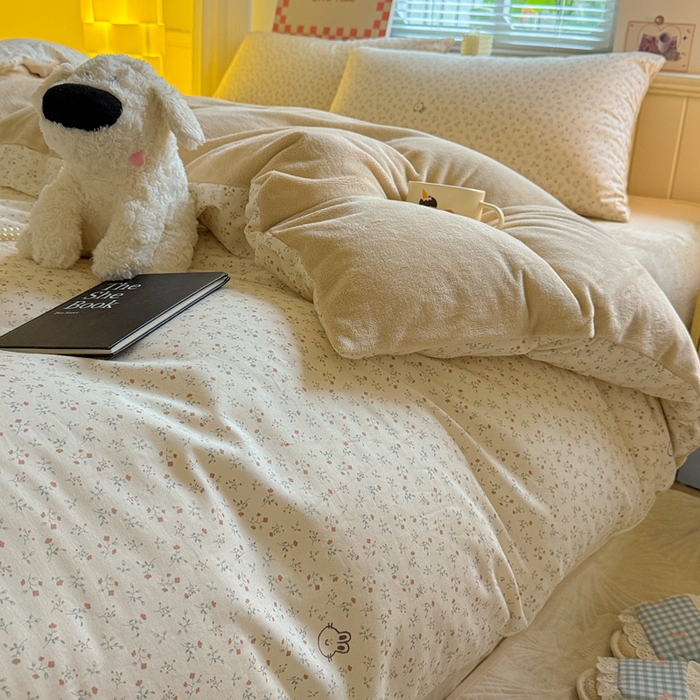 91家纺网 家纺一手货源 找家纺 捌月 2025新款棉加绒A版13372全棉B版高克重牛奶绒四件套直播新品 花花兔