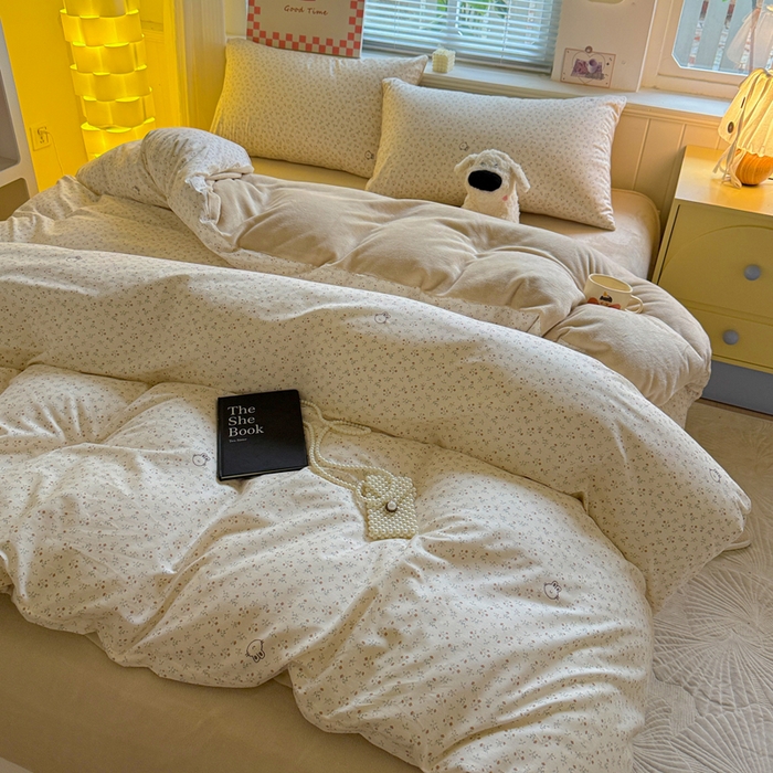 91家纺网 家纺一手货源 找家纺 捌月 2025新款棉加绒A版13372全棉B版高克重牛奶绒四件套直播新品 花花兔