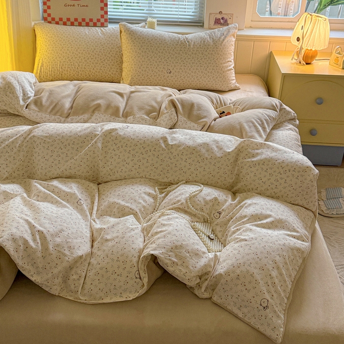 91家纺网 家纺一手货源 找家纺 捌月 2025新款棉加绒A版13372全棉B版高克重牛奶绒四件套直播新品 花花兔