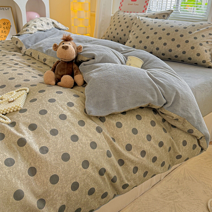 91家纺网 家纺一手货源 找家纺 捌月 2025新款棉加绒A版13372全棉B版高克重牛奶绒四件套直播新品 圆梦