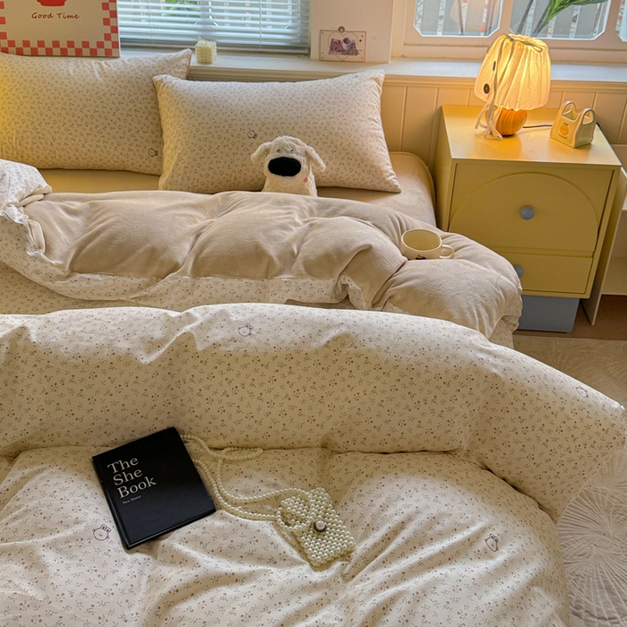 91家纺网 家纺一手货源 找家纺 捌月 2025新款棉加绒A版13372全棉B版高克重牛奶绒四件套直播新品 花花兔