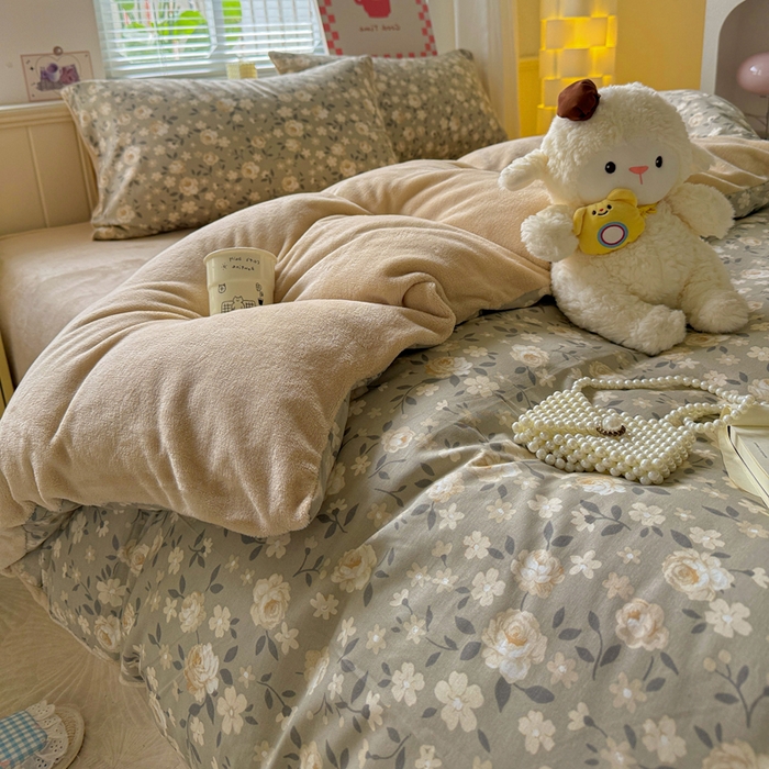 91家纺网 家纺一手货源 找家纺 捌月 2025新款棉加绒A版13372全棉B版高克重牛奶绒四件套直播新品 沐辰花