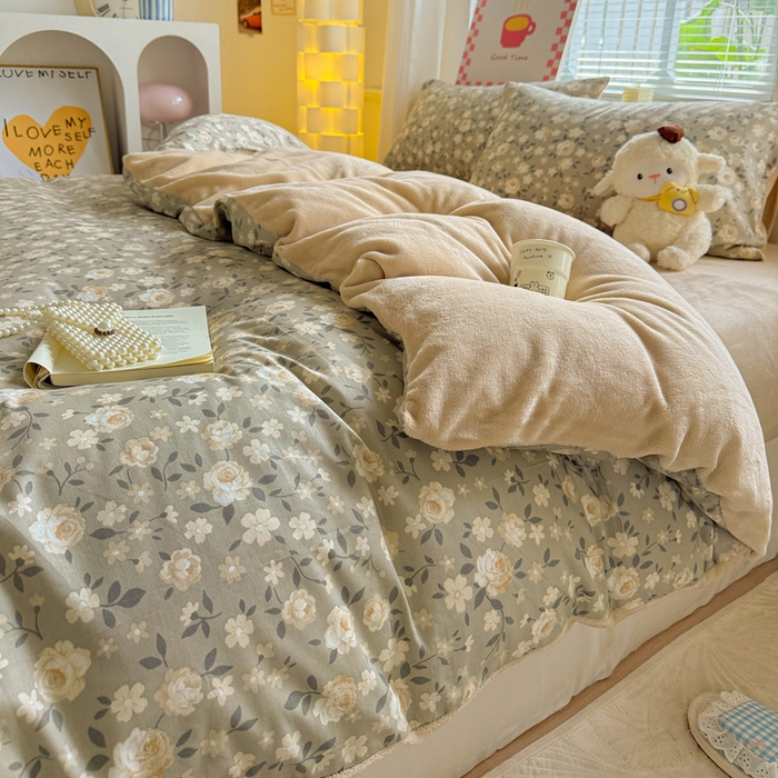 91家纺网 家纺一手货源 找家纺 捌月 2025新款棉加绒A版13372全棉B版高克重牛奶绒四件套直播新品 沐辰花