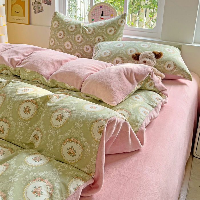 91家纺网 家纺一手货源 找家纺 捌月 2025新款棉加绒A版13372全棉B版高克重牛奶绒四件套直播新品 赫本