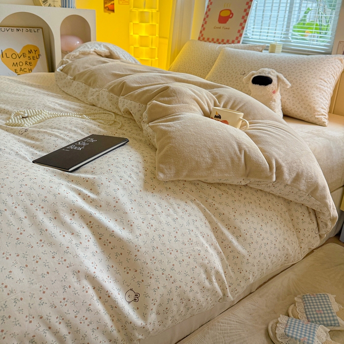 91家纺网 家纺一手货源 找家纺 捌月 2025新款棉加绒A版13372全棉B版高克重牛奶绒四件套直播新品 花花兔