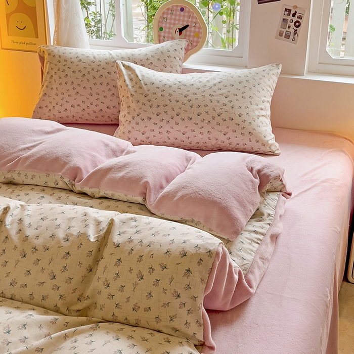 91家纺网 家纺一手货源 找家纺 捌月 2025新款棉加绒A版13372全棉B版高克重牛奶绒四件套直播新品 花西子