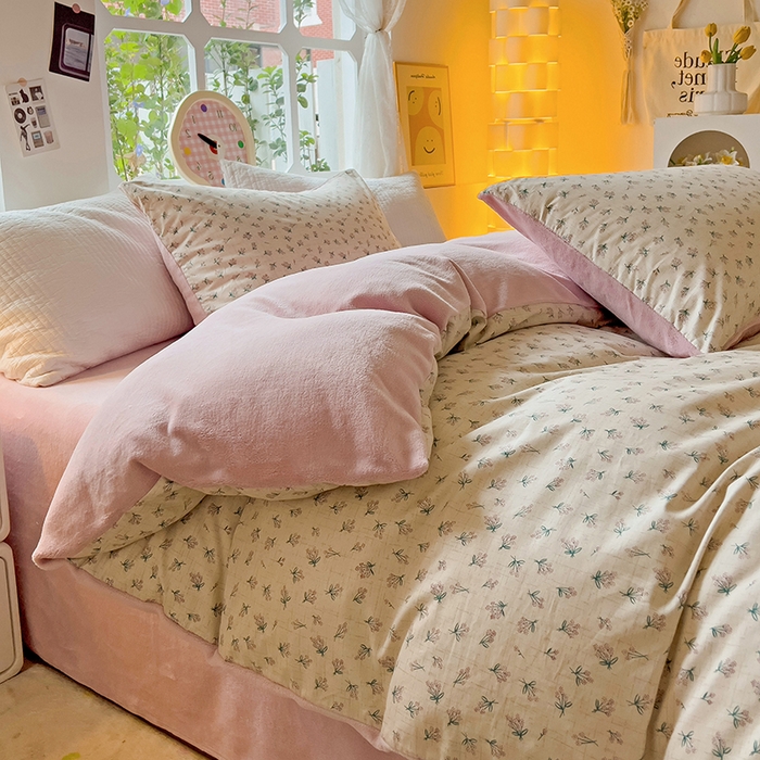 91家纺网 家纺一手货源 找家纺 捌月 2025新款棉加绒A版13372全棉B版高克重牛奶绒四件套直播新品 花西子