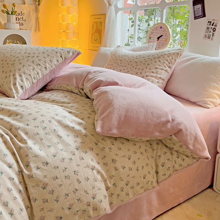 91家纺网 家纺一手货源 找家纺 捌月 2025新款棉加绒A版13372全棉B版高克重牛奶绒四件套直播新品 花西子