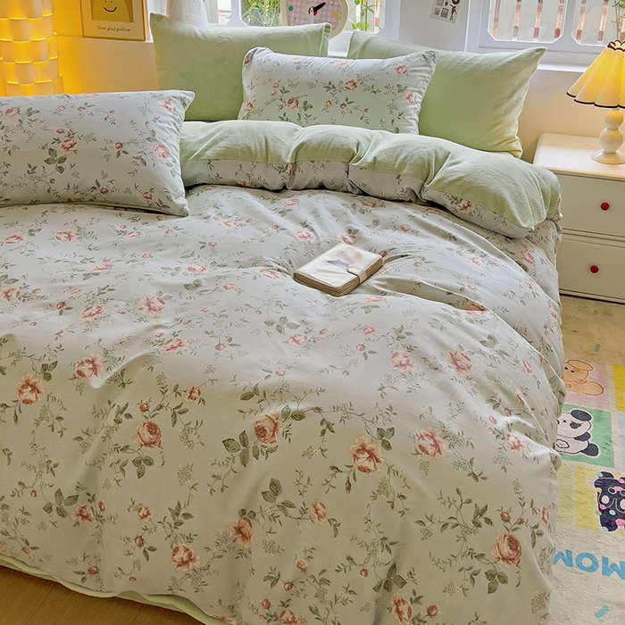 91家纺网 家纺一手货源 找家纺 捌月 2025新款棉加绒A版13372全棉B版高克重牛奶绒四件套直播新品 小城故事