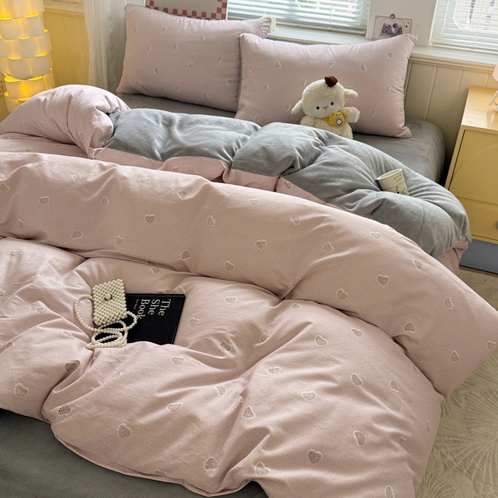 91家纺网 家纺一手货源 找家纺 捌月 2025新款棉加绒A版13372全棉B版高克重牛奶绒四件套直播新品 心语