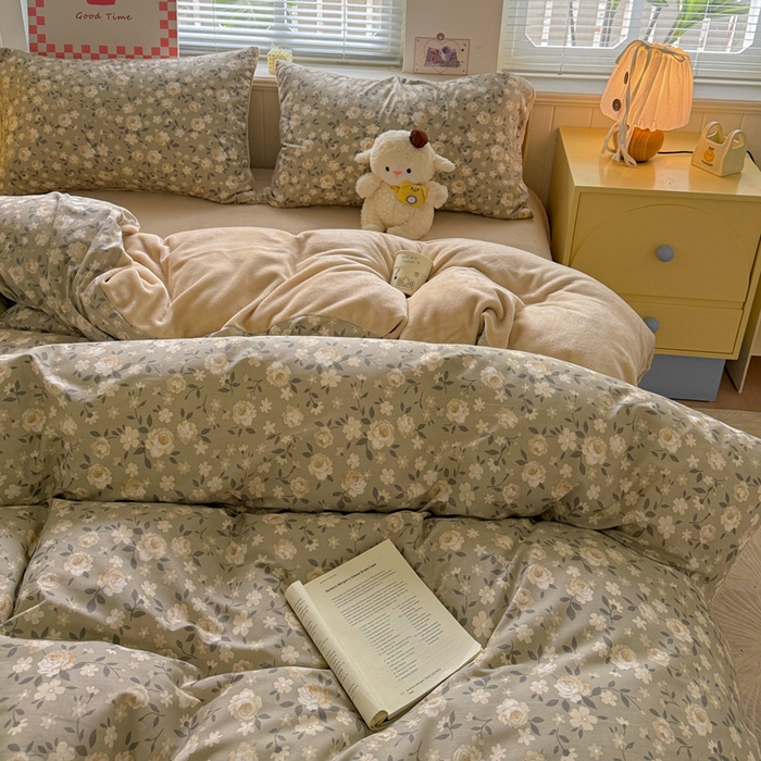 91家纺网 家纺一手货源 找家纺 捌月 2025新款棉加绒A版13372全棉B版高克重牛奶绒四件套直播新品 沐辰花