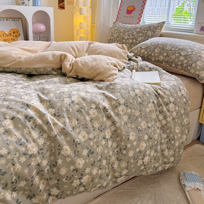 91家纺网 家纺一手货源 找家纺 捌月 2025新款棉加绒A版13372全棉B版高克重牛奶绒四件套直播新品 沐辰花