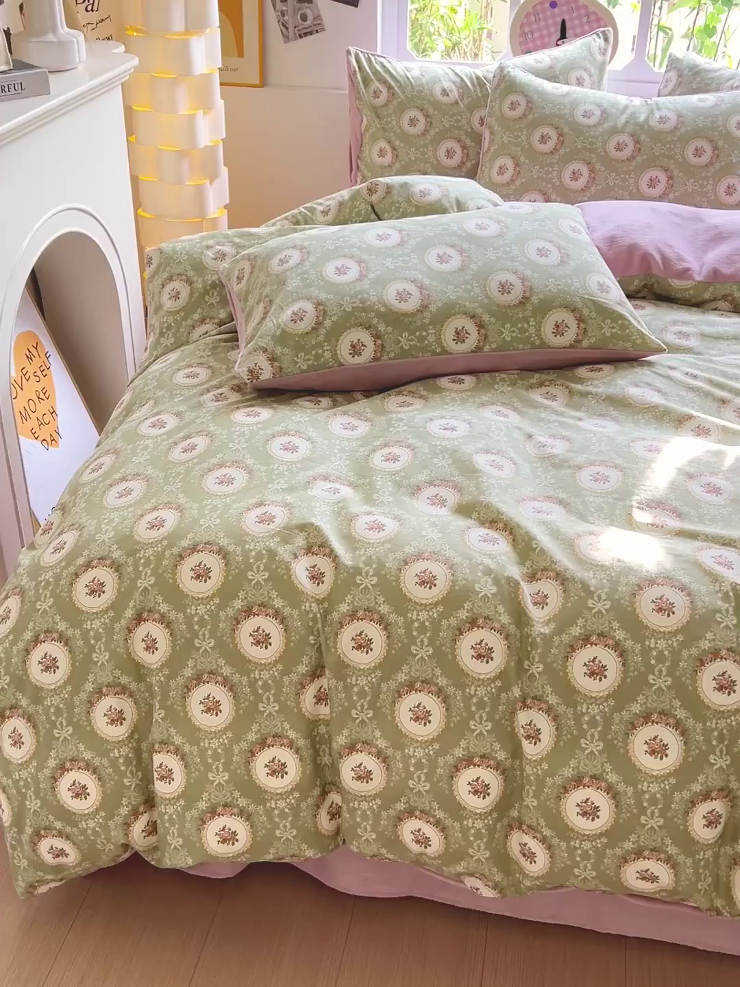 91家纺网 家纺一手货源 找家纺 捌月 2025新款棉加绒A版13372全棉B版高克重牛奶绒四件套直播新品 赫本