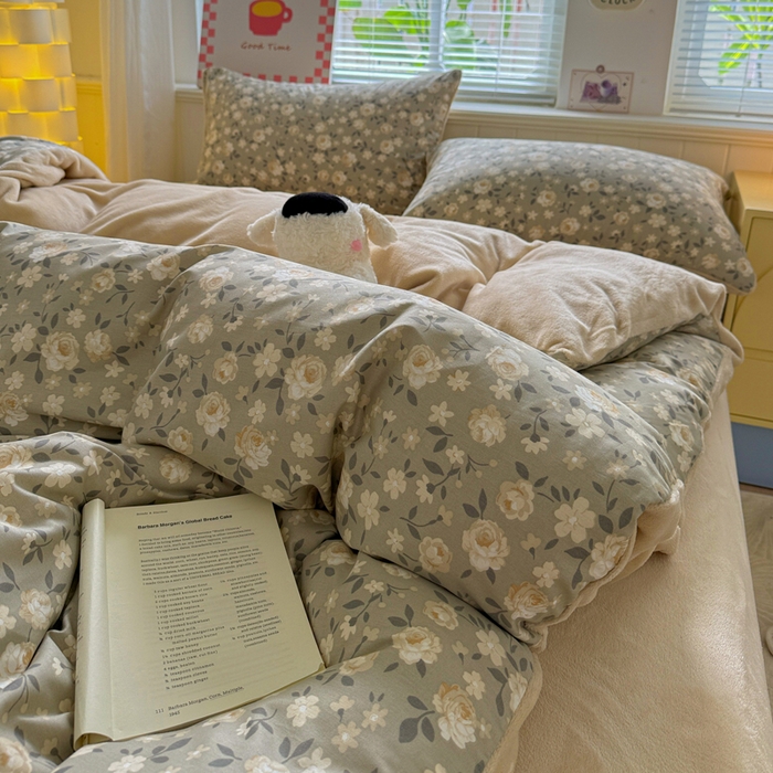 91家纺网 家纺一手货源 找家纺 捌月 2025新款棉加绒A版13372全棉B版高克重牛奶绒四件套直播新品 沐辰花