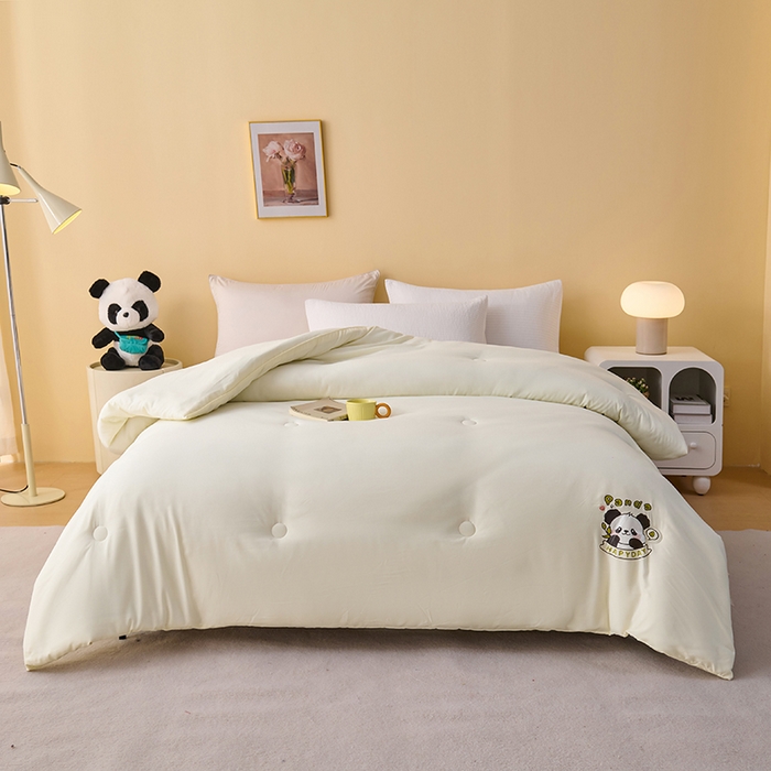 91家纺网 家纺一手货源 找家纺 被多多被业 2025新款A类亲肤水洗棉羽丝棉被-熊猫系列 熊猫-奶昔白