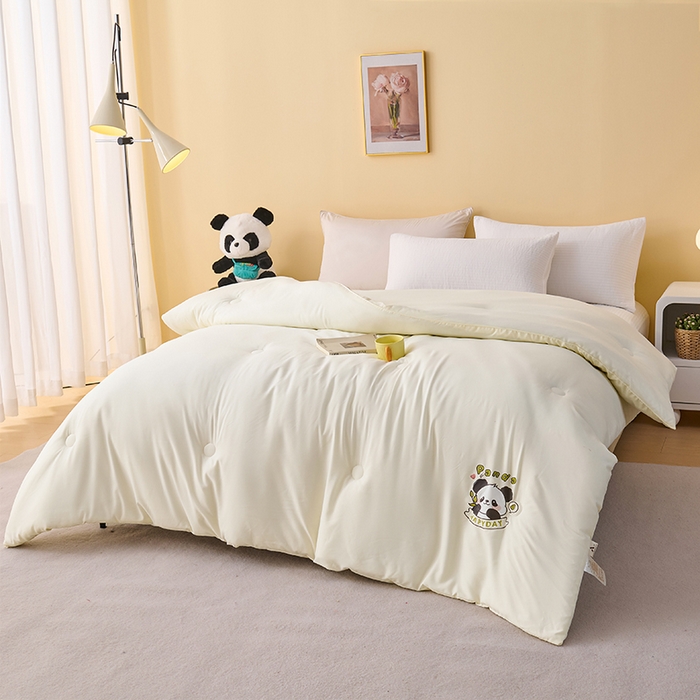 91家纺网 家纺一手货源 找家纺 被多多被业 2025新款A类亲肤水洗棉羽丝棉被-熊猫系列 熊猫-奶昔白