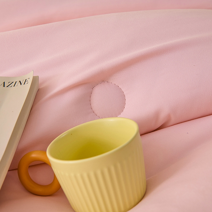 91家纺网 家纺一手货源 找家纺 被多多被业 2025新款A类亲肤水洗棉羽丝棉被-熊猫系列 熊猫-胭脂玉