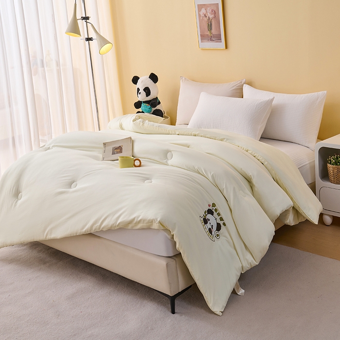 91家纺网 家纺一手货源 找家纺 被多多被业 2025新款A类亲肤水洗棉羽丝棉被-熊猫系列 熊猫-奶昔白