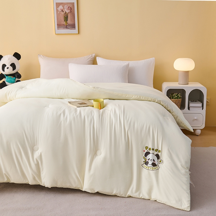 91家纺网 家纺一手货源 找家纺 被多多被业 2025新款A类亲肤水洗棉羽丝棉被-熊猫系列 熊猫-奶昔白