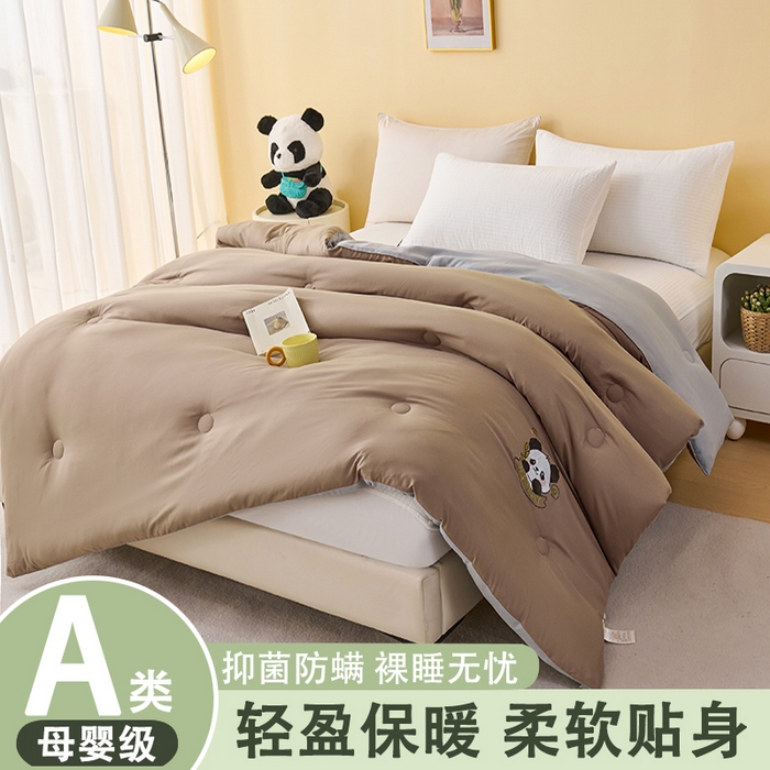 91家纺网 家纺一手货源 找家纺 被多多被业 2025新款A类亲肤水洗棉羽丝棉被-熊猫系列 熊猫-卡其拼绅士灰