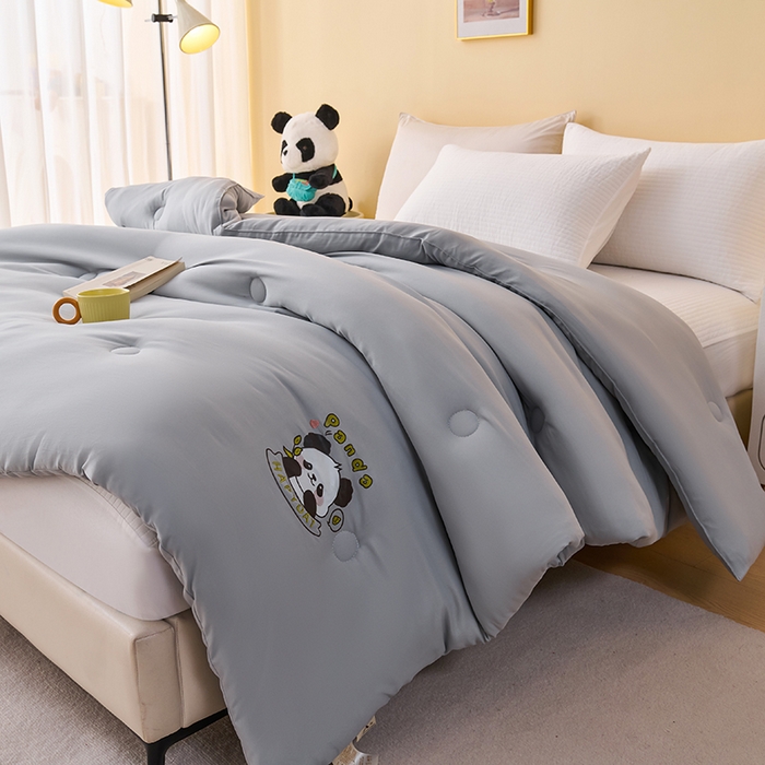 91家纺网 家纺一手货源 找家纺 被多多被业 2025新款A类亲肤水洗棉羽丝棉被-熊猫系列 熊猫-绅士灰