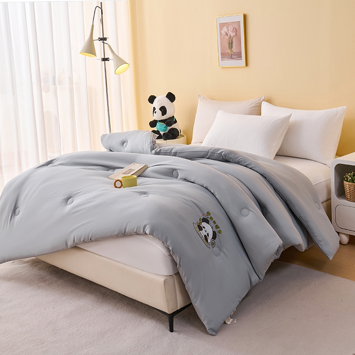 91家纺网 家纺一手货源 找家纺 被多多被业 2025新款A类亲肤水洗棉羽丝棉被-熊猫系列 熊猫-绅士灰