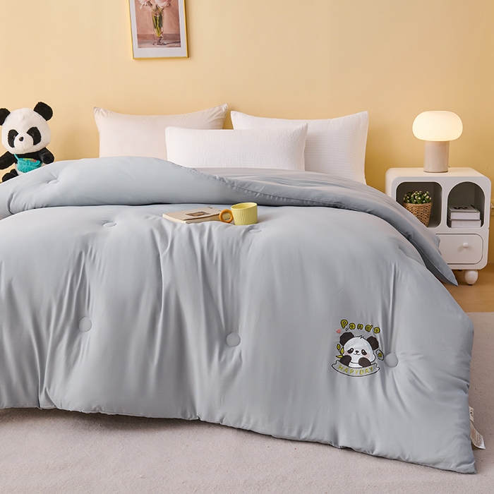 91家纺网 家纺一手货源 找家纺 被多多被业 2025新款A类亲肤水洗棉羽丝棉被-熊猫系列 熊猫-绅士灰