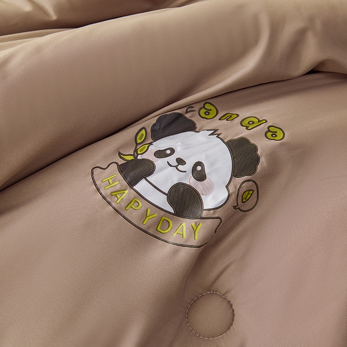 91家纺网 家纺一手货源 找家纺 被多多被业 2025新款A类亲肤水洗棉羽丝棉被-熊猫系列 熊猫-卡其拼绅士灰