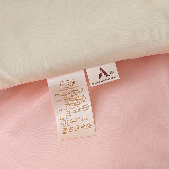 91家纺网 家纺一手货源 找家纺 被多多被业 2025新款A类亲肤水洗棉羽丝棉被-熊猫系列 熊猫-奶昔白拼胭脂玉