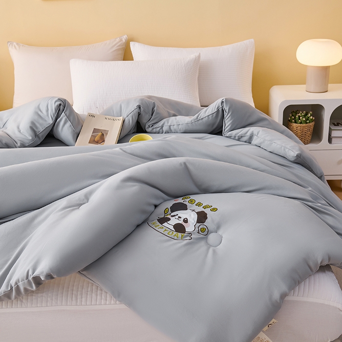 91家纺网 家纺一手货源 找家纺 被多多被业 2025新款A类亲肤水洗棉羽丝棉被-熊猫系列 熊猫-绅士灰
