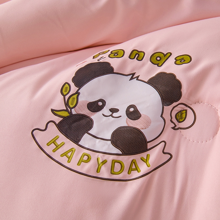 91家纺网 家纺一手货源 找家纺 被多多被业 2025新款A类亲肤水洗棉羽丝棉被-熊猫系列 熊猫-胭脂玉