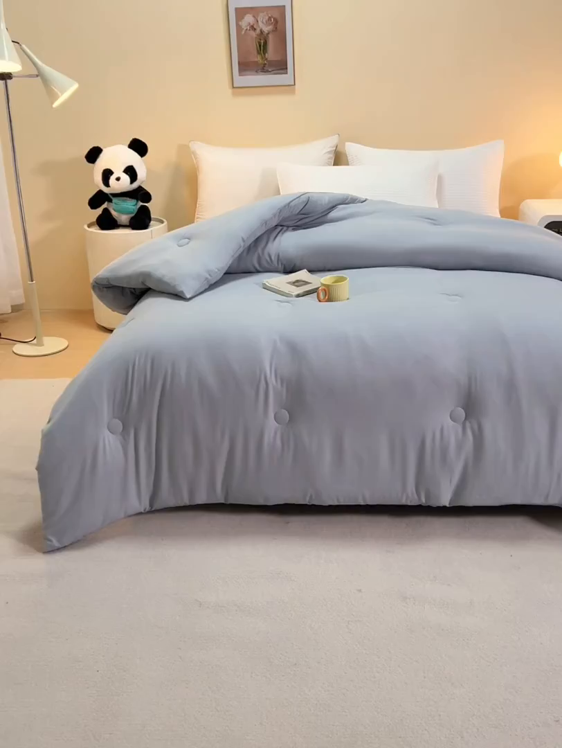 91家纺网 家纺一手货源 找家纺 被多多被业 2025新款A类亲肤水洗棉羽丝棉被-熊猫系列 熊猫-绅士灰