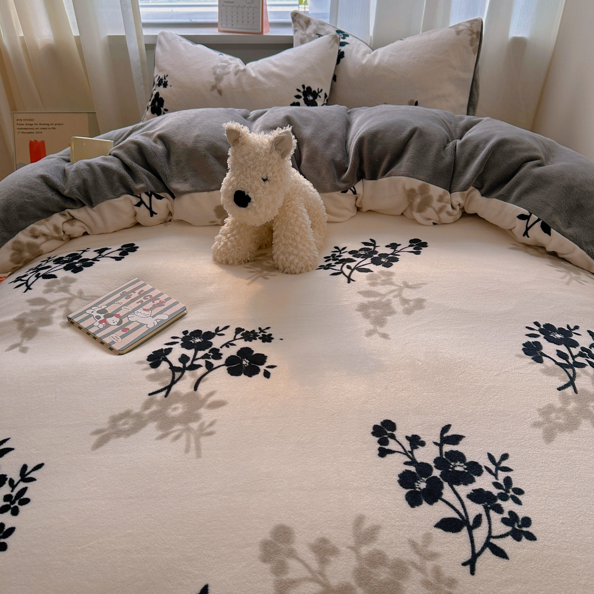 91家纺网 家纺一手货源 找家纺 小叮当家纺仓储工厂店 买家秀 爆款花型2025新款200克牛奶绒小清新卡通复古风单被套 被套单件 莫西里