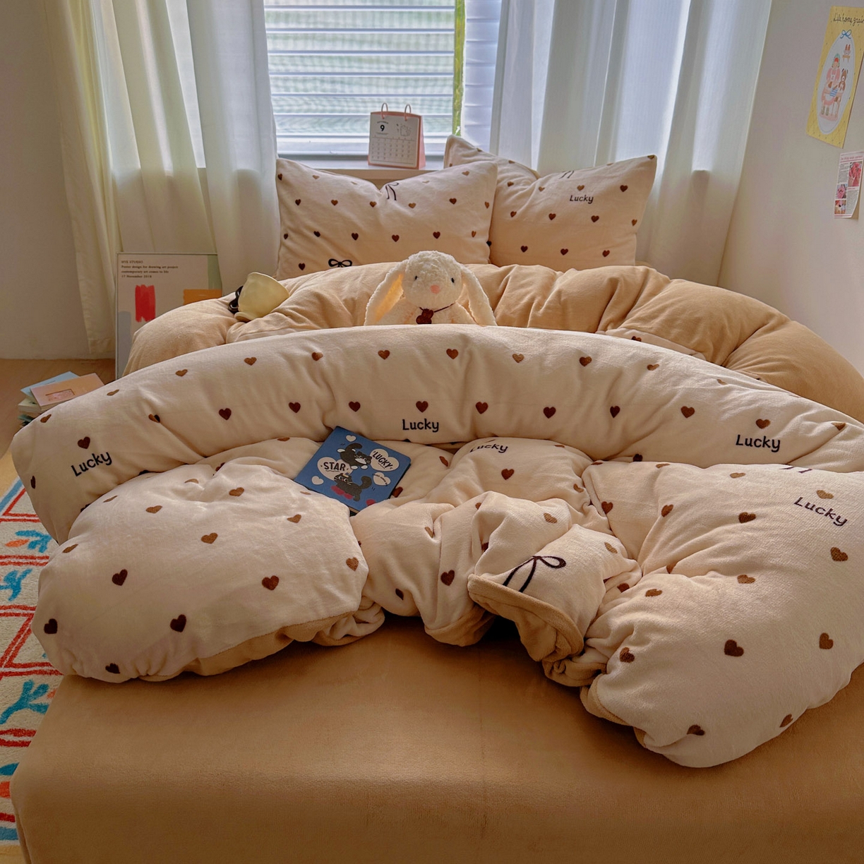 91家纺网 家纺一手货源 找家纺 小叮当家纺仓储工厂店 买家秀 爆款花型2025新款200克牛奶绒小清新卡通复古风单被套 被套单件 爱心蝴蝶结