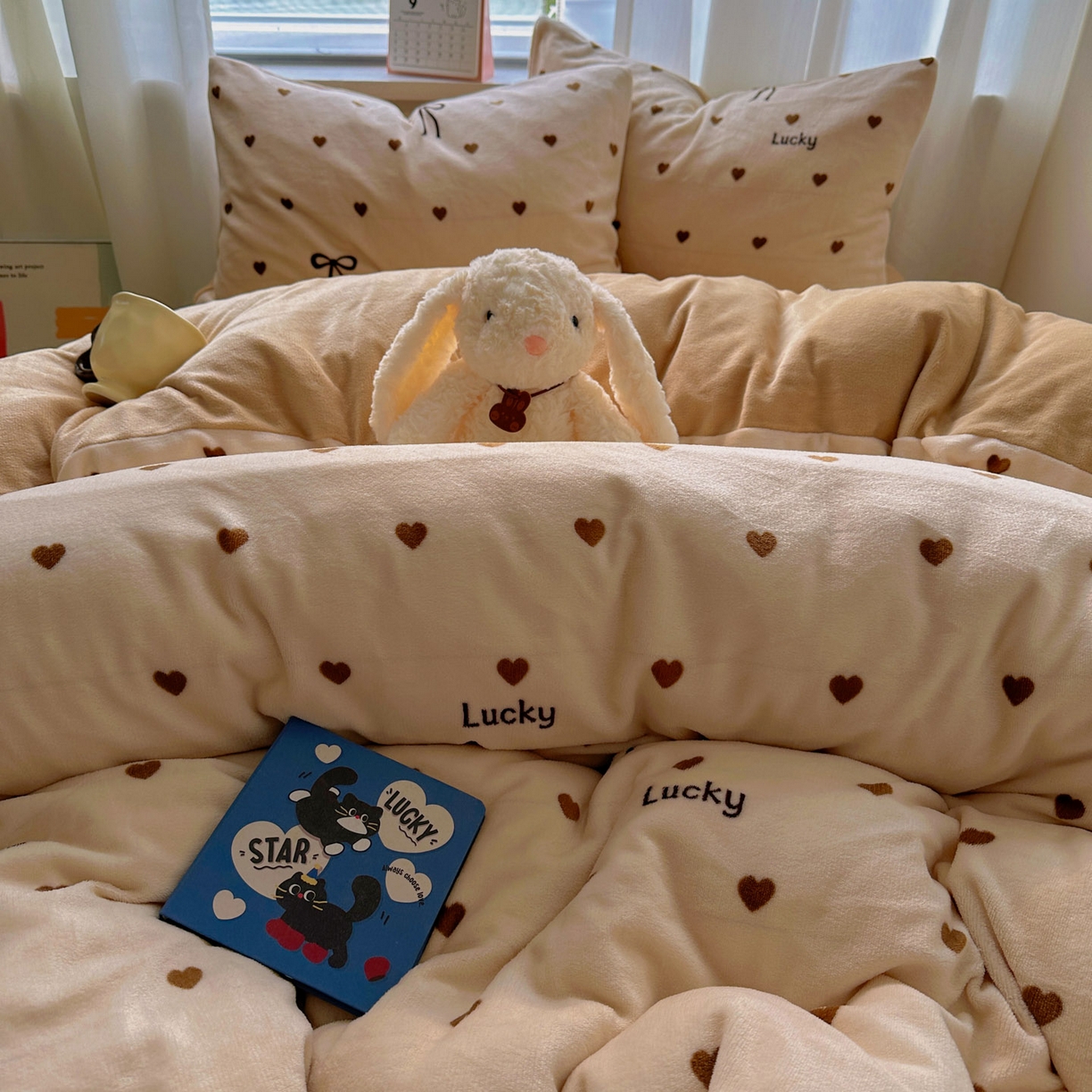 91家纺网 家纺一手货源 找家纺 小叮当家纺仓储工厂店 买家秀 爆款花型2025新款200克牛奶绒小清新卡通复古风单被套 被套单件 爱心蝴蝶结