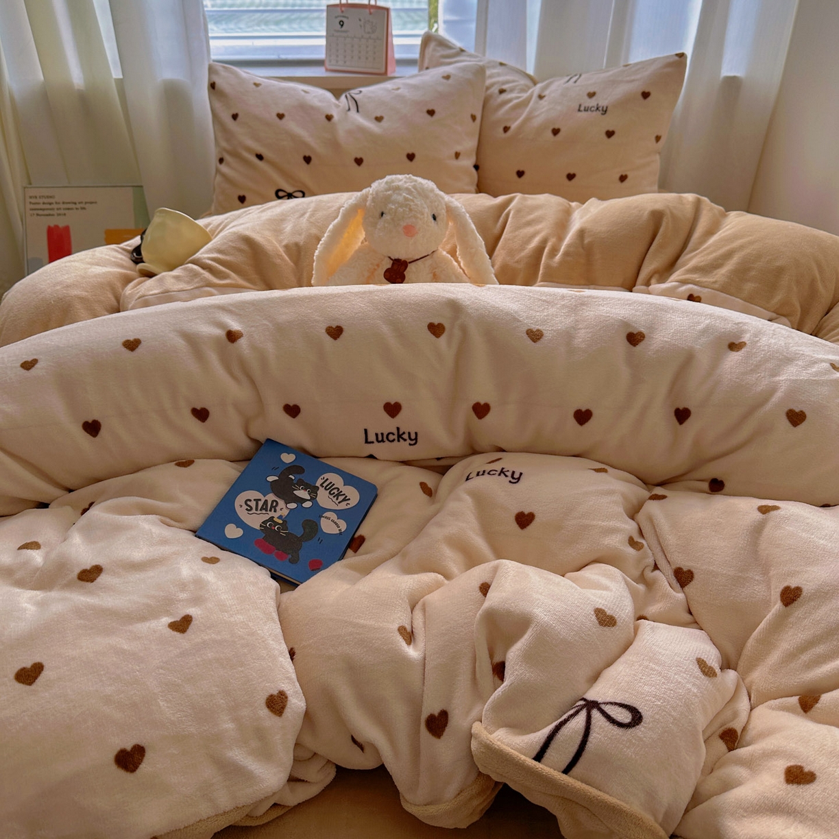 91家纺网 家纺一手货源 找家纺 小叮当家纺仓储工厂店 买家秀 爆款花型2025新款200克牛奶绒小清新卡通复古风单被套 被套单件 爱心蝴蝶结