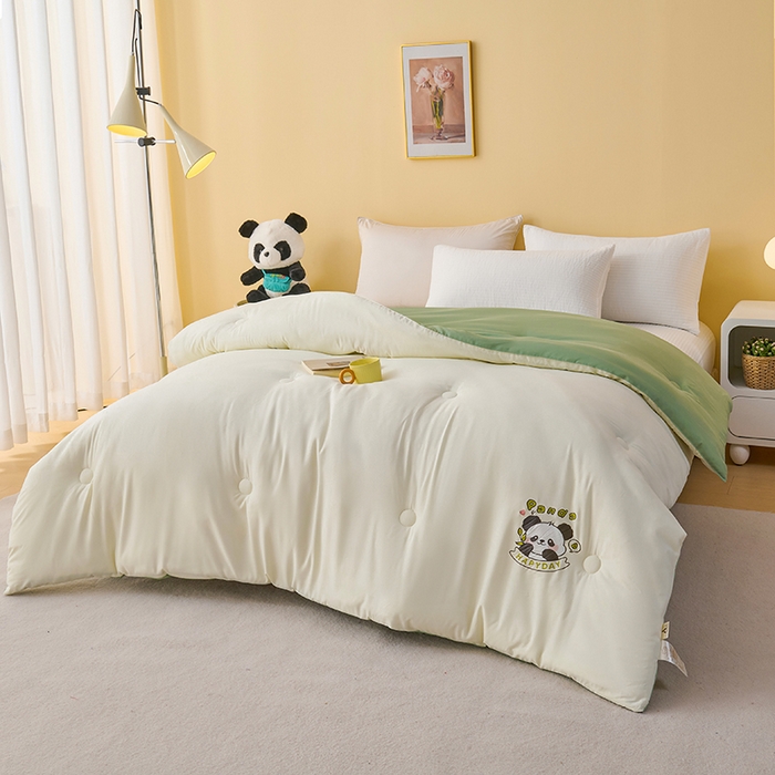 91家纺网 家纺一手货源 找家纺 被多多被业 2025新款A类亲肤水洗棉羽丝棉被-熊猫系列 熊猫-奶昔白拼草绿