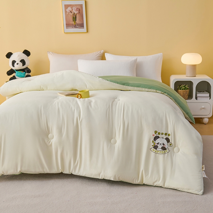 91家纺网 家纺一手货源 找家纺 被多多被业 2025新款A类亲肤水洗棉羽丝棉被-熊猫系列 熊猫-奶昔白拼草绿