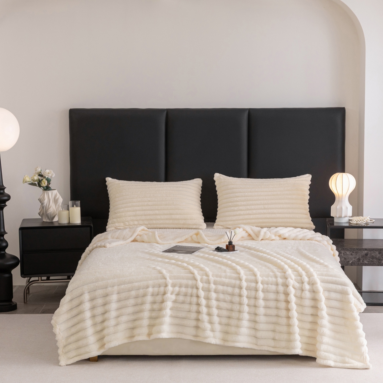 91家纺网 家纺一手货源 找家纺 （总）楠沐家纺 2025新款高克重大抽条毛毯仿兔毛绒法兰绒毯跨境外贸多功能毯