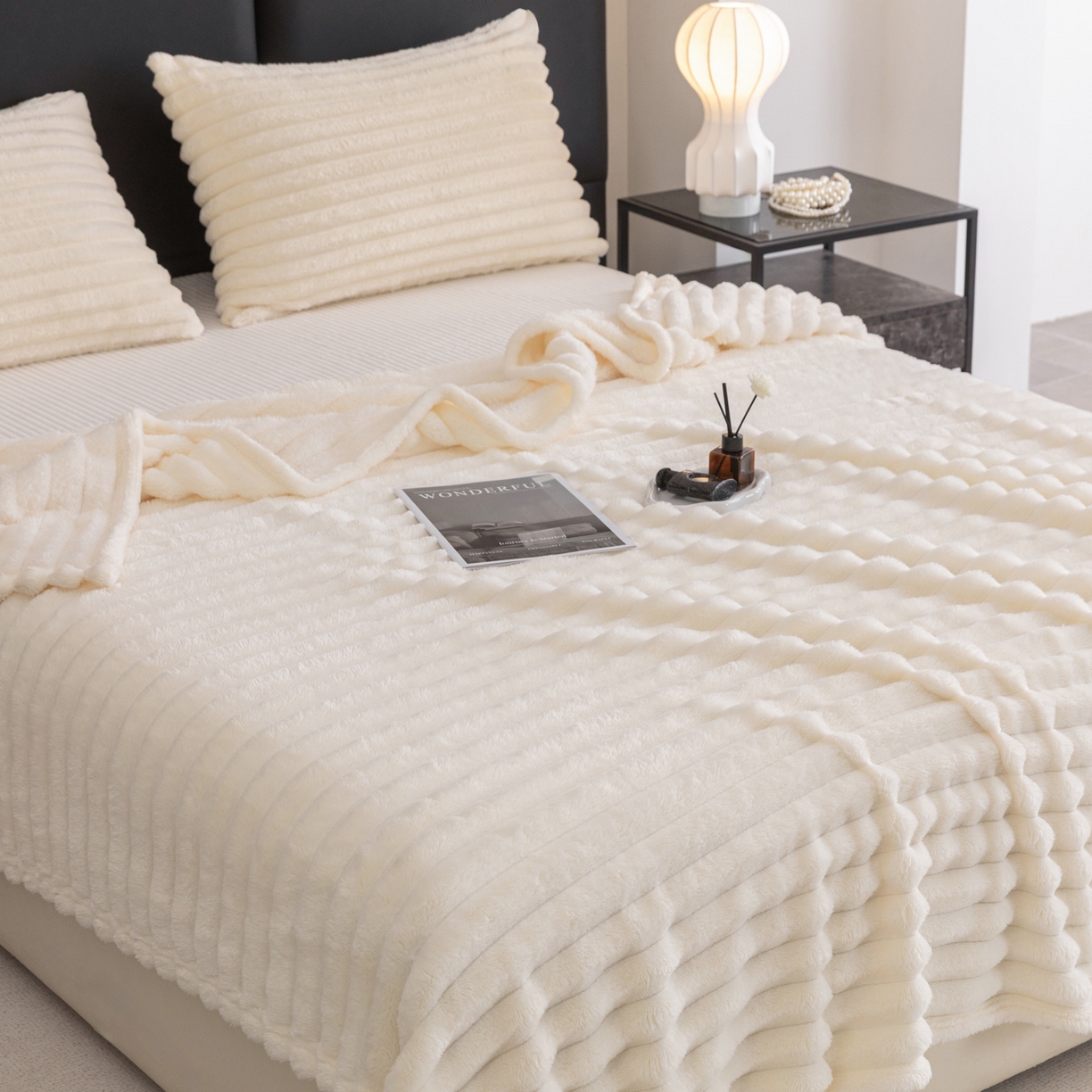 91家纺网 家纺一手货源 找家纺 （总）楠沐家纺 2025新款高克重大抽条毛毯仿兔毛绒法兰绒毯跨境外贸多功能毯