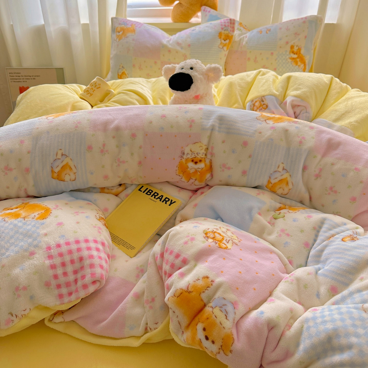 91家纺网 家纺一手货源 找家纺 小叮当家纺仓储工厂店 买家秀 爆款花型2025新款200克牛奶绒小清新卡通复古风单被套 被套单件 花丛奶猫