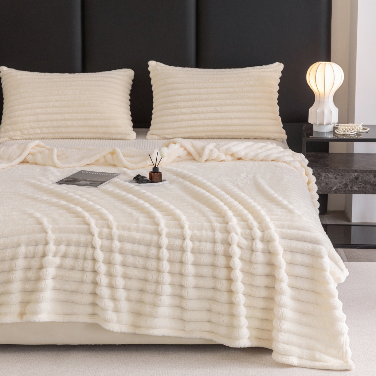 91家纺网 家纺一手货源 找家纺 楠沐家纺 2025新款高克重大抽条毛毯仿兔毛绒法兰绒毯跨境外贸多功能毯 兔毛绒-奶白