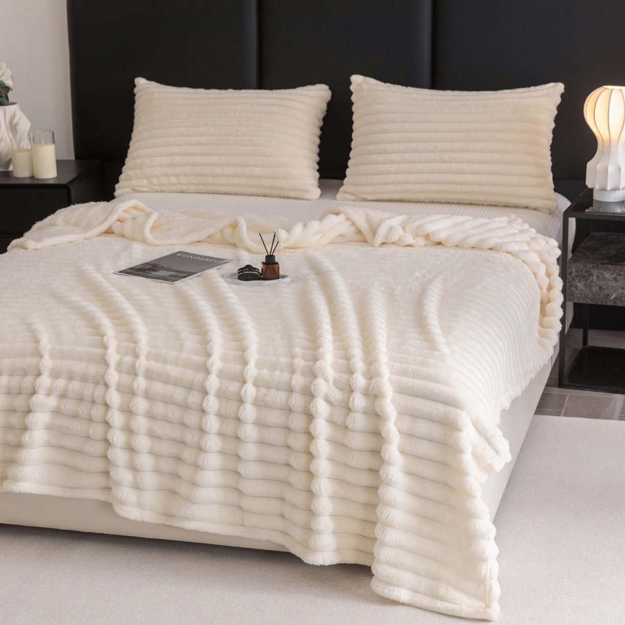 91家纺网 家纺一手货源 找家纺 楠沐家纺 2025新款高克重大抽条毛毯仿兔毛绒法兰绒毯跨境外贸多功能毯 兔毛绒-奶白